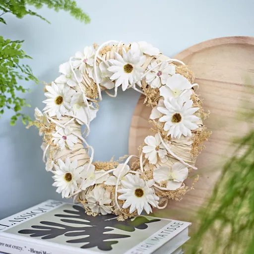 Věnec z bílých květů