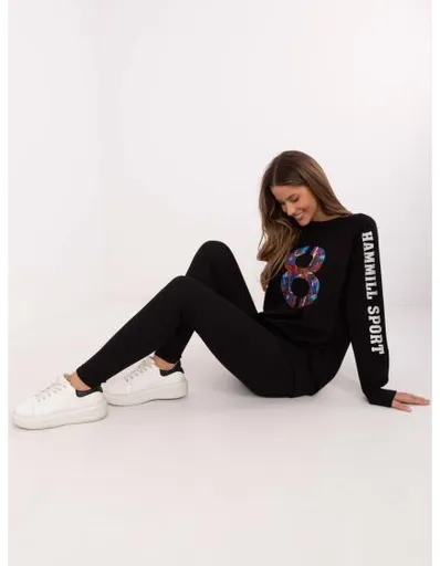 Černá dámská tepláková souprava s nášivkami