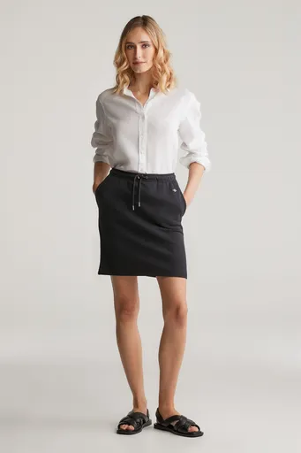 TEPLÁKOVÁ SUKNĚ GANT REG SHIELD SKIRT BLACK