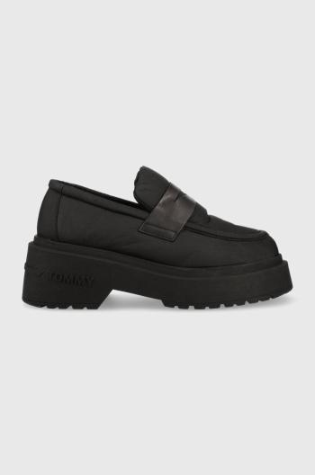 Mokasíny Tommy Jeans PUFFER LOAFER dámské, černá barva, na platformě, EN0EN02080