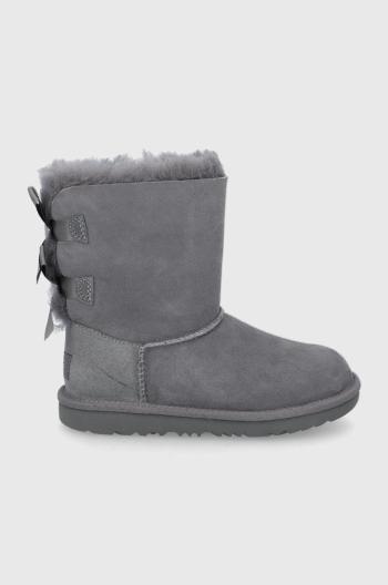 Dětské semišové sněhule UGG Bailey Bow II šedá barva