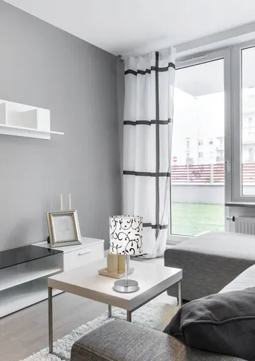 Bílá stolní lampa Emily