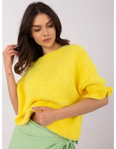 Žlutý oversize svetr s volánky na rukávech