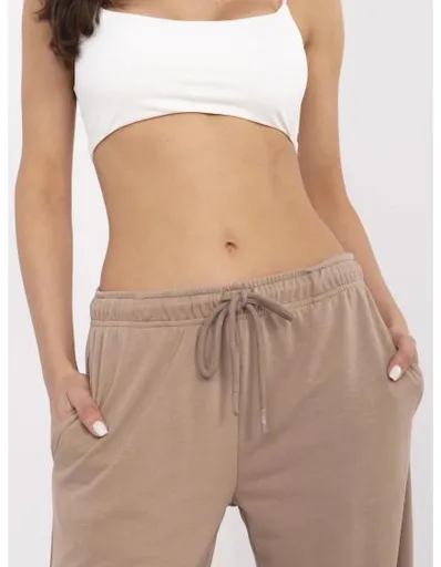 Tmavě béžové basic tepláky s rovnými nohavicemi