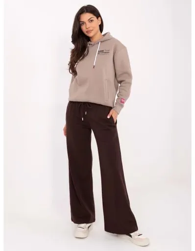 Čokoládové tepláky s širokými nohavicemi