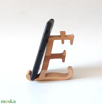 Mobiltartó "É" betűvel