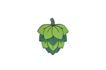 Hops Brooch ze dřeva s praktickým zapínáním a možností výměny či vrácení do 30 dnů zdarma.