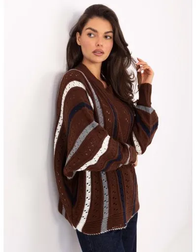 Hnědý dámský oversize svetr s pruhy