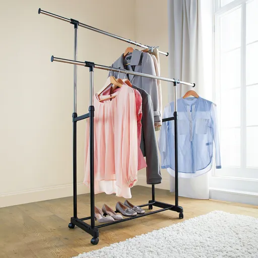 Dvojitý pojízdný stojan na oblečení