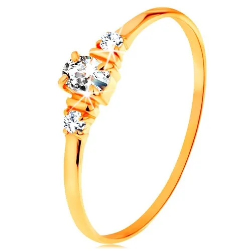 Zlatý prsten 585 - čirý oválný zirkon a dva kulaté zirkonky na bocích - Velikost: 48