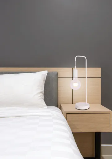 Bílá kovová stolní lampa Laren Ledea