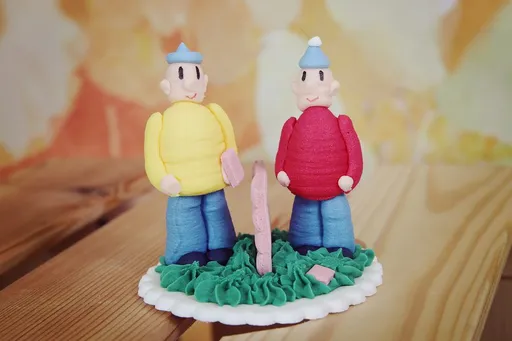 Pat a Mat – velká cukrová dekorace na dort (na kolečku) -