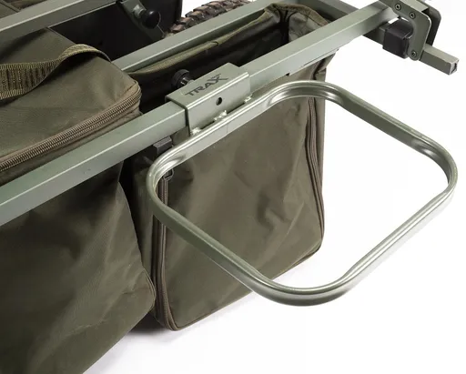 Nash držák na kbelík barrow bucket outrigger side