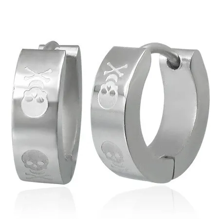 Kloubové náušnice z oceli stříbrné barvy, motiv lebky s překříženými kostmi