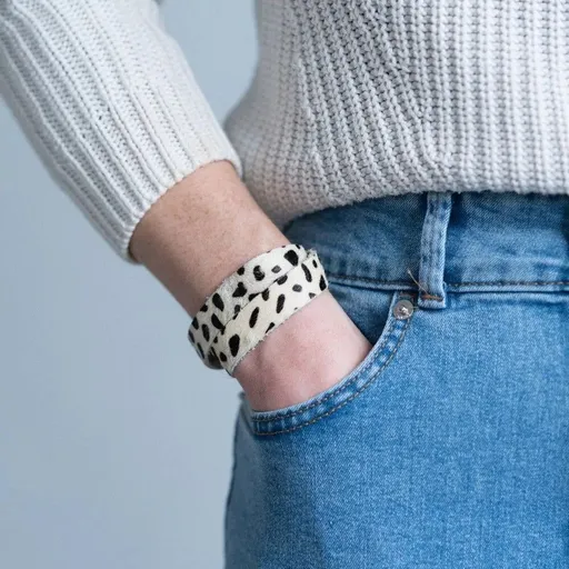 Kožený náramek v dekoru žirafy Giarffe - 40*1,5*0,1cm Mars & More