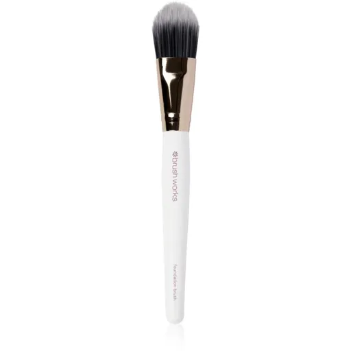 Brushworks Foundation Brush plochý štětec na make-up 1 ks