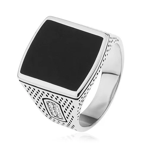 Prsten ze stříbra 925, obdélník s černou glazurou, gravírovaná ramena, zirkony - Velikost: 62