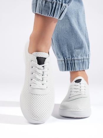 Pohodlné dámske biele topánky na platforme