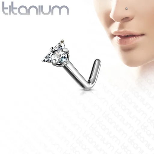 Zahnutý piercing do nosu z titanu - trojúhelníkový broušený zirkon čiré barvy - Tloušťka piercingu: 0,8 mm