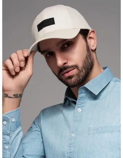 Pánská baseballová čepice s kšiltem a obdélníkovou nášivkou – krémová V2 OM-ACCS-0104