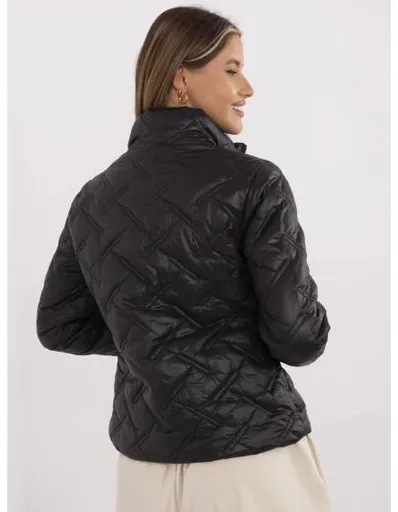 Černá prošívaná dámská bunda bez kapuce