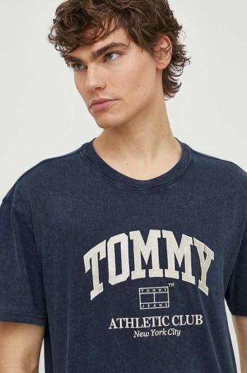 Bavlněné tričko Tommy Jeans tmavomodrá barva, s aplikací, DM0DM18557