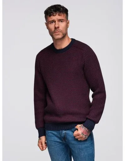 Pánský svetr s kontrastní vazbou a kulatým výstřihem – kaštanově hnědý V1 OM-SWSW-0122