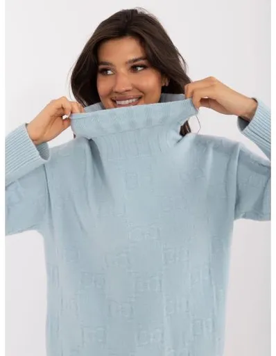Dámský svetr s rolákem a dlouhými rukávy světle modrý