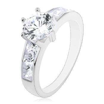 Prsteň zo striebra 925 - zirkón v korunke, ramená so štvorcovými zirkónmi - Veľkosť: 52 mm