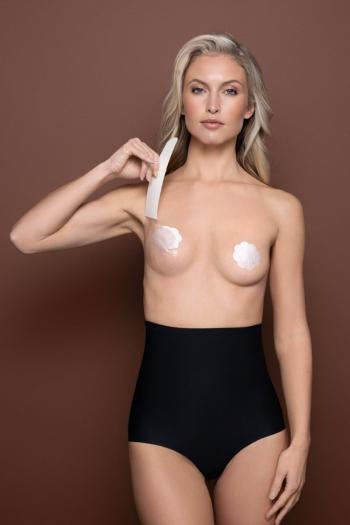 Lepicí pásky na poprsí s béžovými nálepkami na bradavky Perfect Cleavage Tape + Satin Nipple Covers - 3 páry