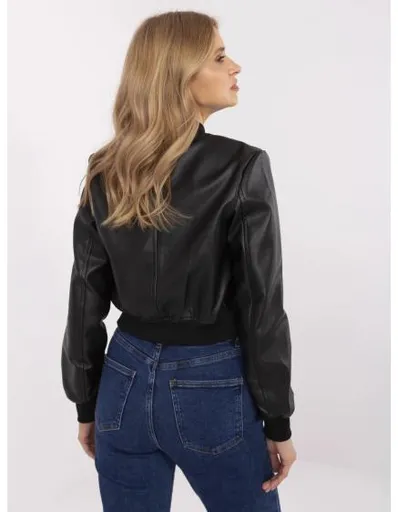 Černá bomber bunda z eko kůže s kapsami