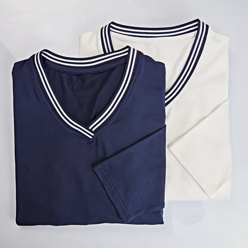 2 trička s výstřihem do V