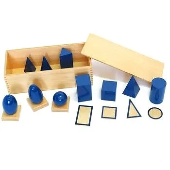 Geometrická tělesa s podstavci a krabicí (8596027003770)