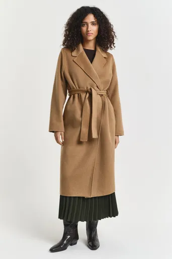 KABÁT GANT HANDSTITCHED BELTED COAT WARM KHAKI