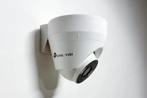 TP-LINK držák s kabelovou krytkou pro kamery VIGI C400/C420/C430/450 na stěnu, bílý