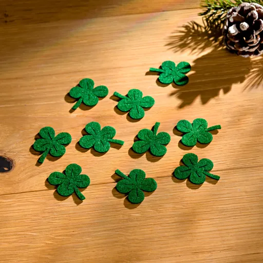 10 ozdob na stůl Čtyřlístek