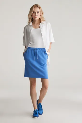 TEPLÁKOVÁ SUKNĚ GANT REG SHIELD SKIRT PERFECT BLUE
