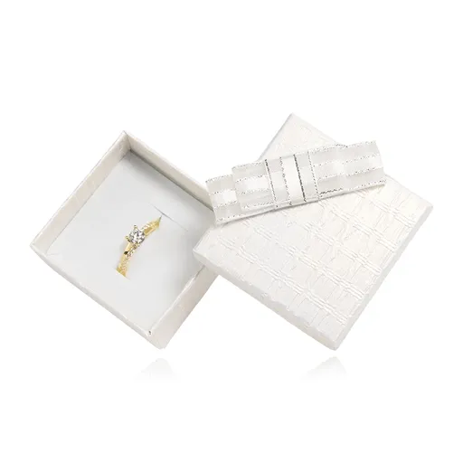 Bílá dárková krabička na šperky s dvojitou mašlí