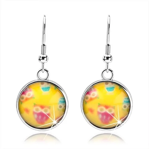 Náušnice ve stylu kabošon, kruh vyplněný sklem, barevné sovičky, žluté pozadí