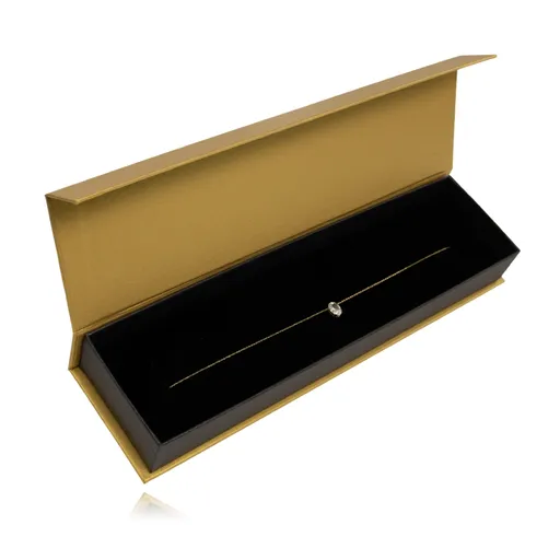 Papírová krabička na náramek zlaté barvy, černý polštářek