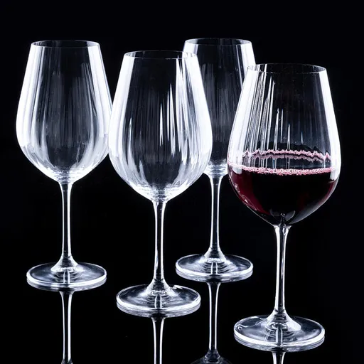 Sada 4 ks křišťálových sklenic na červené víno s jemnou vlnkou 690 ml