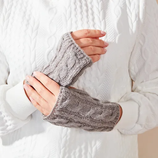 Sada rukavic a návleků na ruce