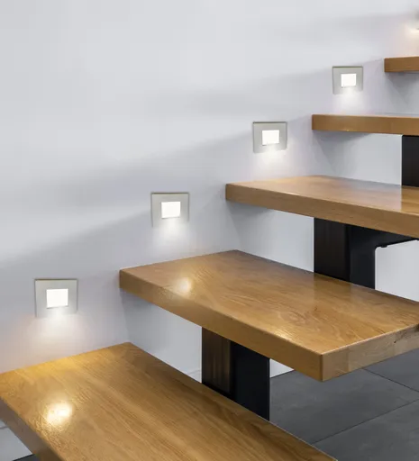 Čtvercová saténová objímka na schodiště G4 20W MS-04