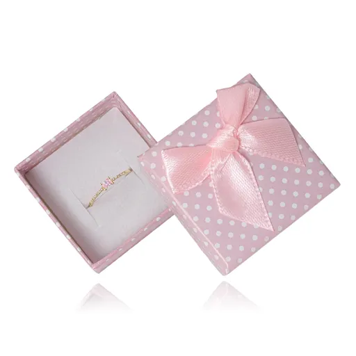 Růžová dárková krabička s bílými puntíky a mašlí