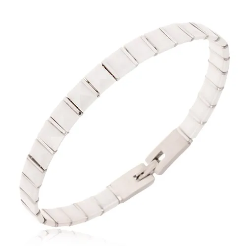 Náramek z bílých keramických pyramidových článků, ocelové pásky