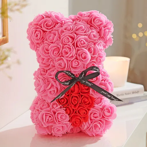 Medvídek z růžových lístků