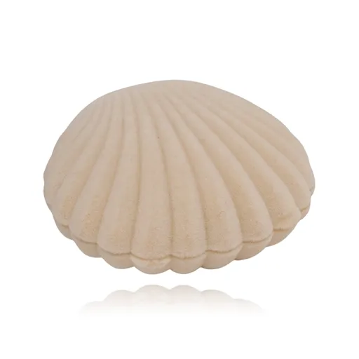 Sametová krabička na šperky ve tvaru mušle, krémová barva