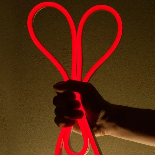 ACA Lighting 100LED/m LED NEON hadice červená jednostranná 50m IP44 1,5m napájecí kabel krátitelné po 1m s 3x sada příslušenství X08544411