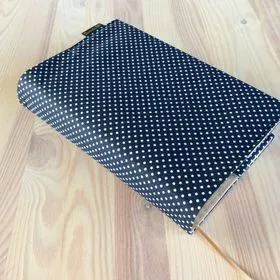 Obal na knihu - Puntíky na tmavomodré (M)