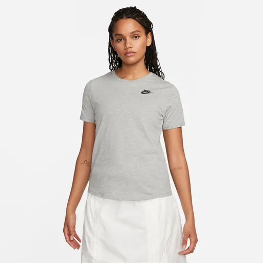 Nike Sportswear Club Essentials Womens T-Shirt M